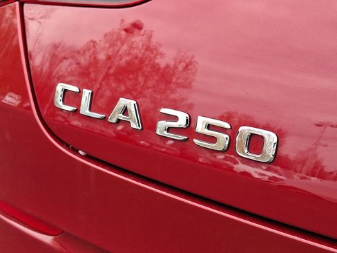 Used 2023 Mercedes-Benz CLA 250 4MATIC image 32