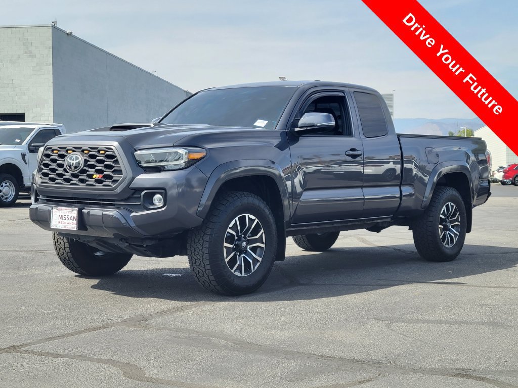 Used 2022 Toyota Tacoma TRD Sport w/ TRD Premium Sport Package RWD image 2