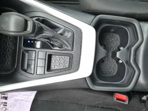Used 2020 Toyota RAV4 LE image 23