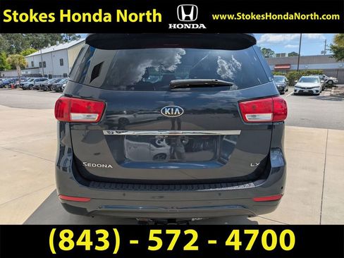 Used 2017 Kia Sedona LX w/ LX Essentials Premium Package image 11