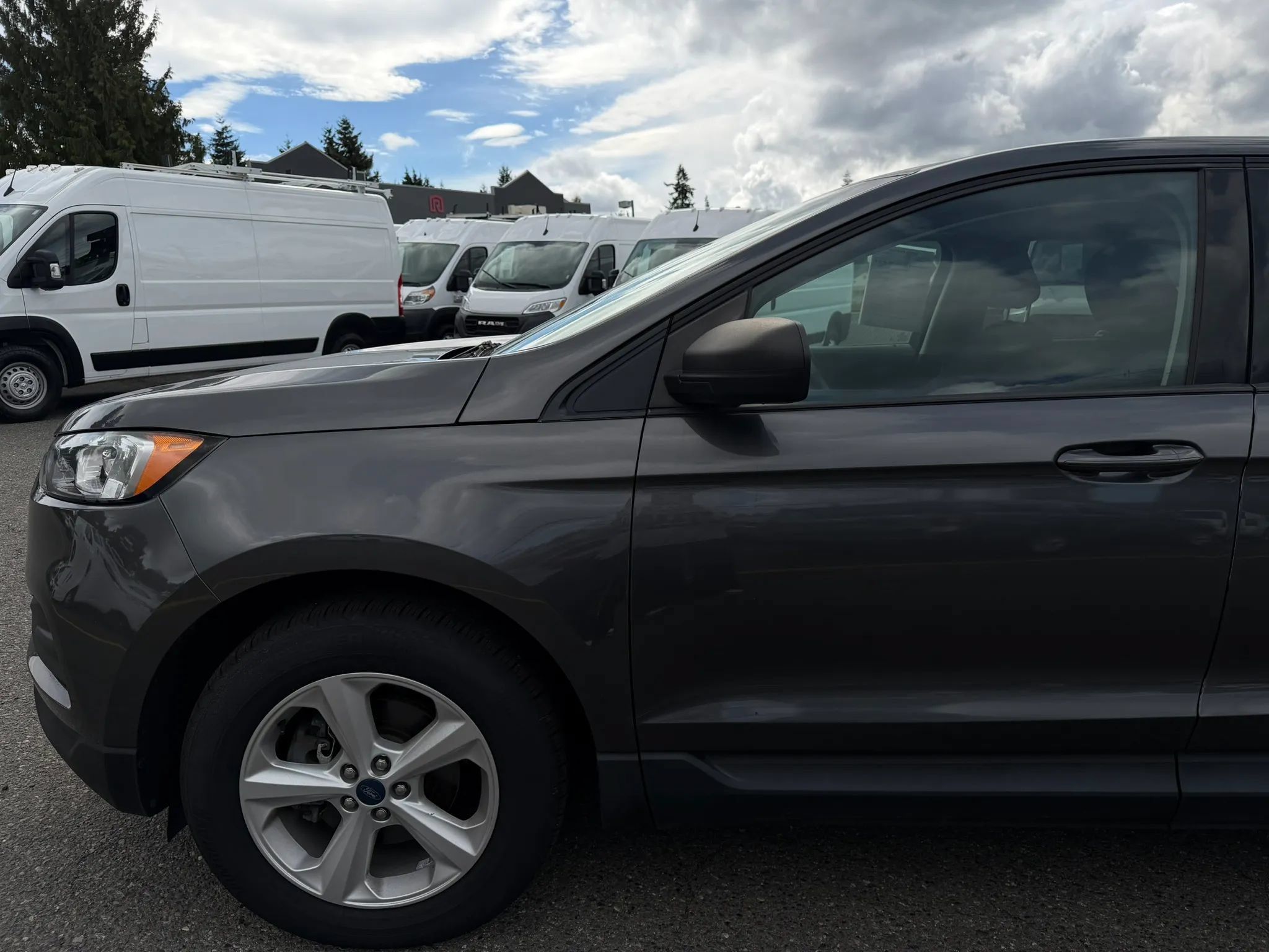 Used 2020 Ford Edge SE FWD image 12