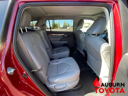 Used 2023 Toyota Highlander Platinum AWD/4WD image 19