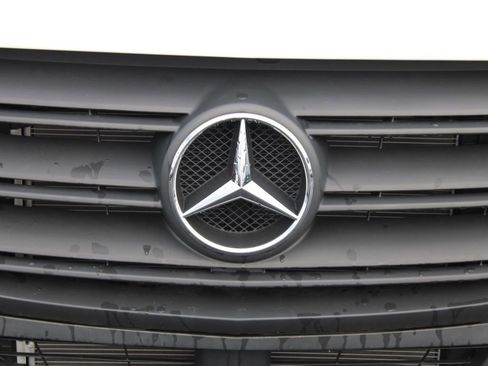 Used 2023 Mercedes-Benz Sprinter 4500 image 17