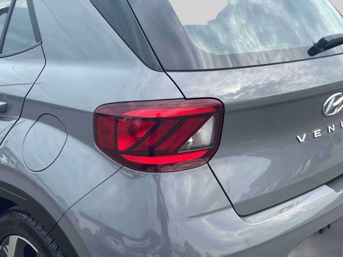 Used 2022 Hyundai Venue SEL FWD image 10