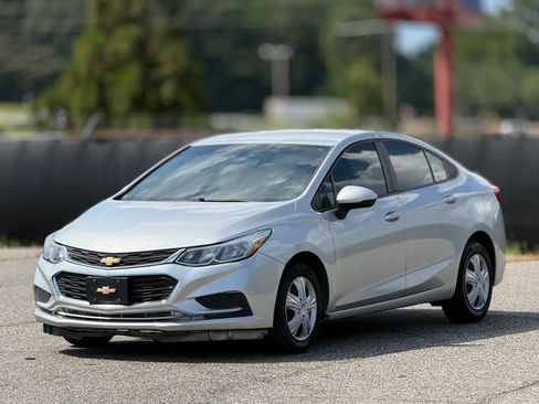 Used 2018 Chevrolet Cruze LS FWD image 6