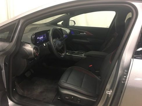 Used 2024 Chevrolet Equinox EV RS FWD image 18