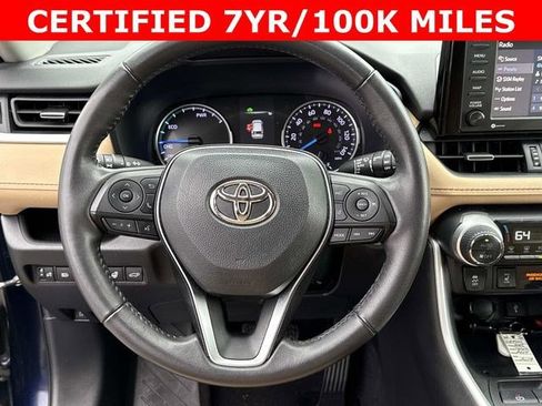 Used 2022 Toyota RAV4 XLE Premium image 19