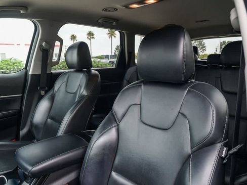Used 2021 Kia Telluride LX FWD image 17