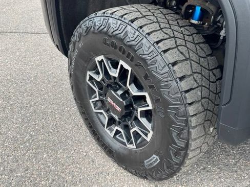 Certified 2025 GMC Sierra 2500 AT4X AWD/4WD image 10