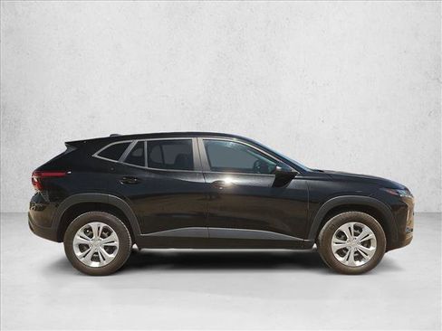 Used 2024 Chevrolet Trax LS FWD image 4