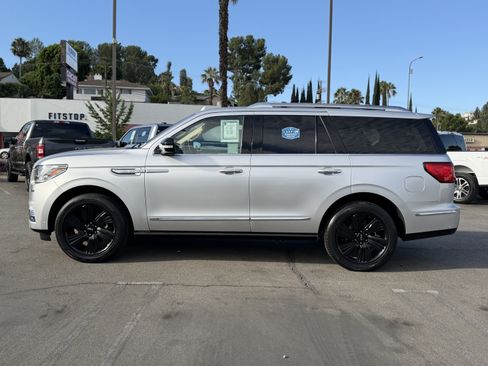 Used 2019 Lincoln Navigator Select w/ Technology Package RWD image 4