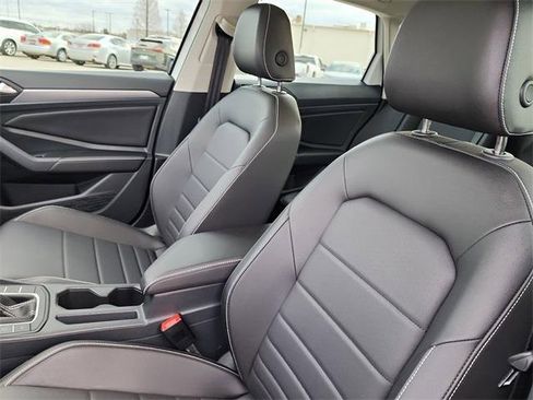 Certified 2023 Volkswagen Jetta SE image 12