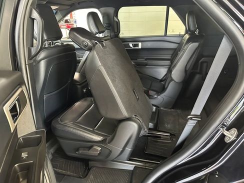 Used 2020 Ford Explorer XLT w/ Equipment Group 202A AWD/4WD image 37