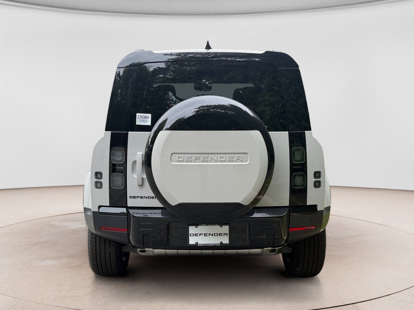 New 2026 Land Rover Defender 110 S AWD/4WD image 4