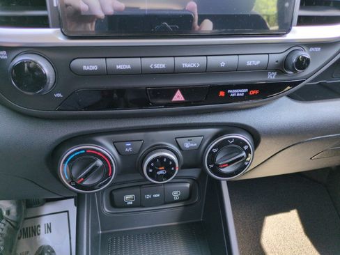 New 2026 Hyundai Venue SE FWD image 21
