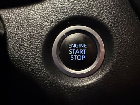 Used 2022 Toyota Corolla SE image 31