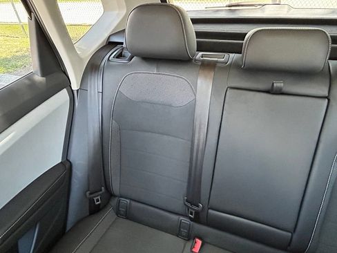 Used 2024 Volkswagen Taos SE w/ Panoramic Sunroof Package FWD image 12
