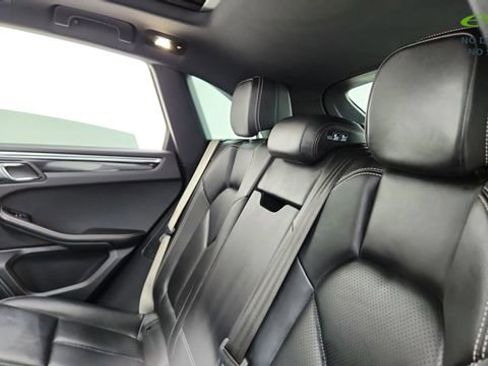 Used 2024 Porsche Macan AWD/4WD image 29