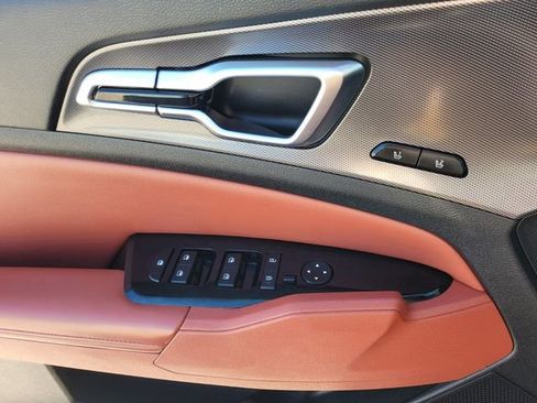 Used 2023 Kia Sportage SX image 22