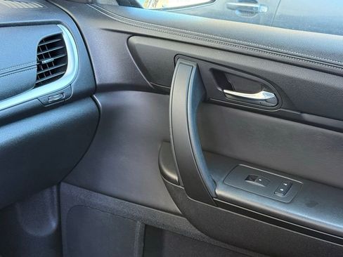 Used 2013 Chevrolet Traverse LT image 35