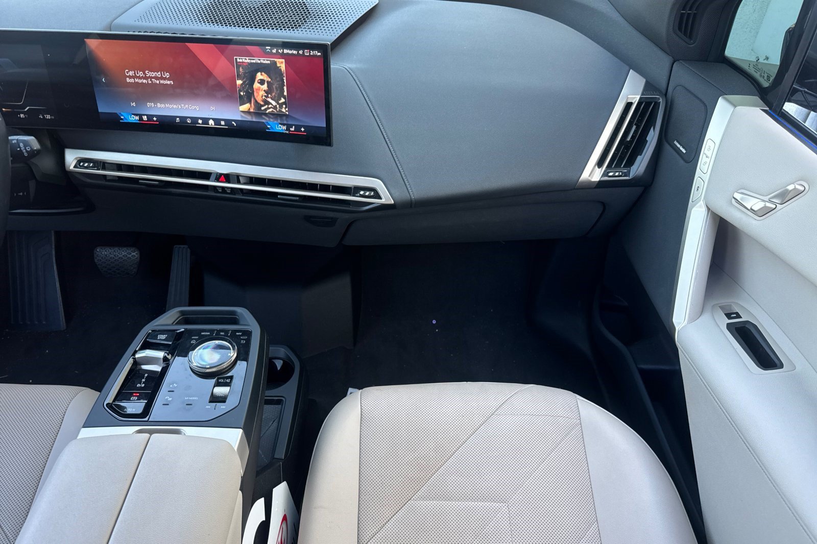 Certified 2024 BMW iX xDrive50 w/ Convenience Package AWD/4WD image 32