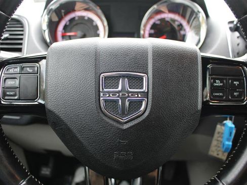 Used 2020 Dodge Grand Caravan SXT image 17