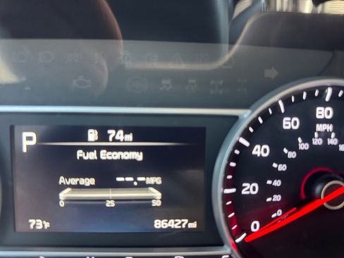 Used 2023 Kia Sorento LX image 11