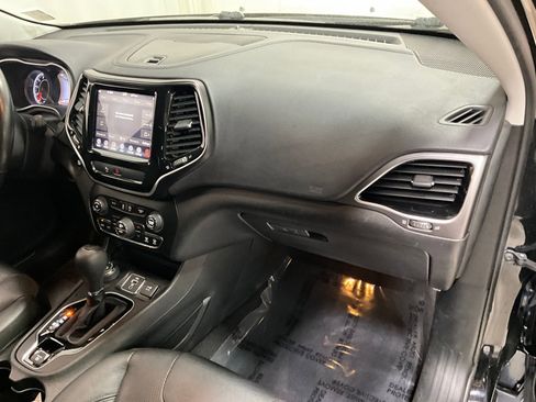 Used 2019 Jeep Cherokee Limited AWD/4WD image 17