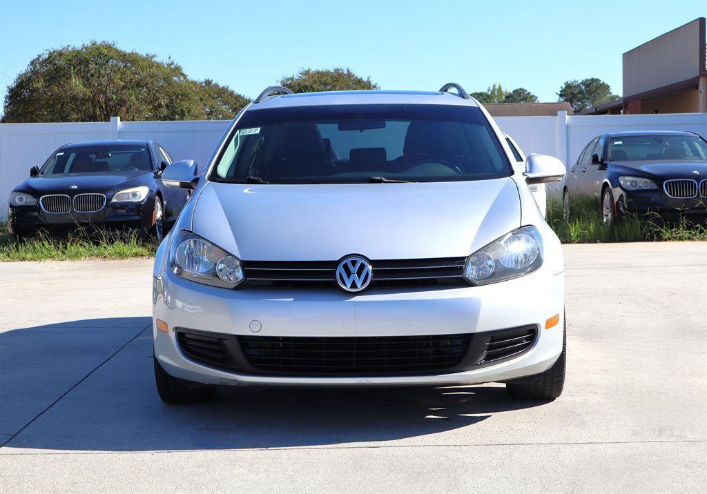 Used 2010 Volkswagen Jetta TDI FWD image 2