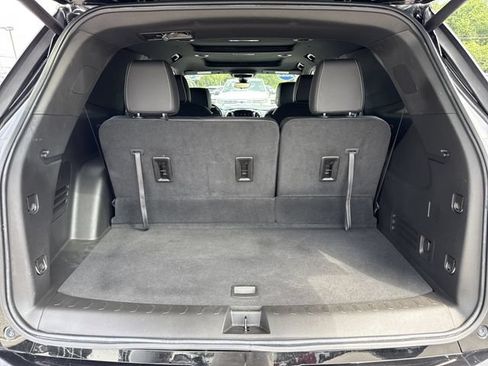 Used 2023 Chevrolet Traverse Premier FWD image 37