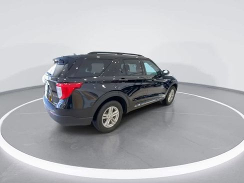 Used 2023 Ford Explorer XLT image 8