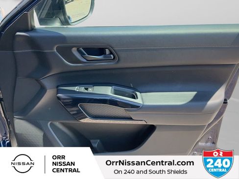 Used 2025 Nissan Pathfinder SV FWD image 10