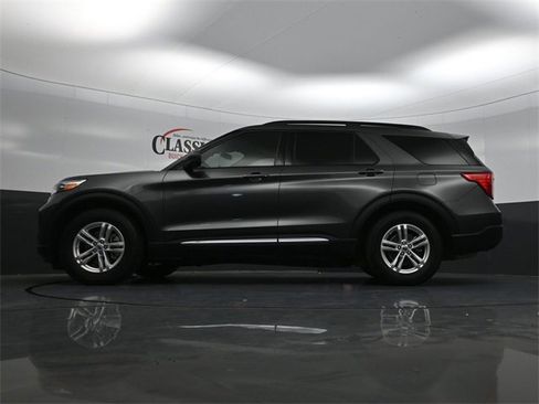 Used 2020 Ford Explorer XLT w/ Equipment Group 202A image 25