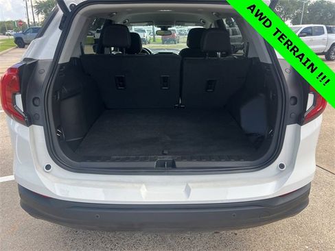 Used 2023 GMC Terrain SLE w/ Driver Convenience Package image 28