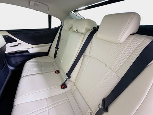 Used 2022 Lexus ES 350 Ultra Luxury w/ Accessory Package 2 FWD image 25