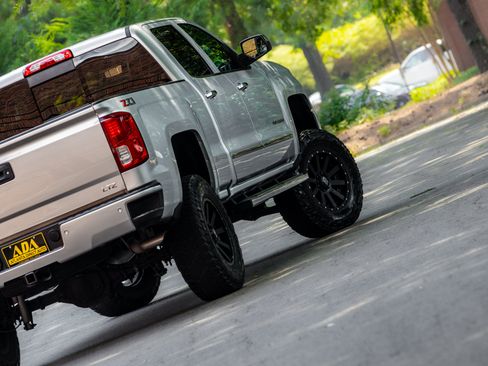 Used 2018 Chevrolet Silverado 1500 LTZ Z71 w/ LTZ Plus Package AWD/4WD image 26