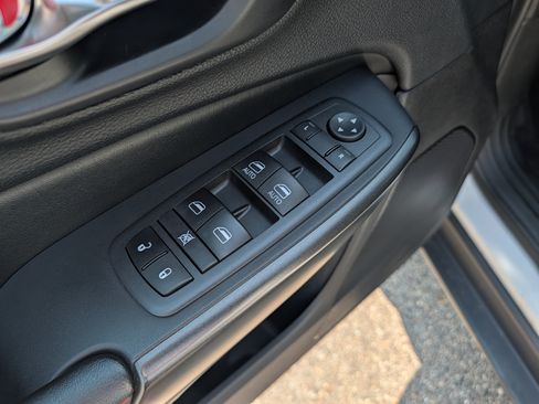Used 2020 Jeep Cherokee Trailhawk w/ Comfort/Convenience Group AWD/4WD image 24