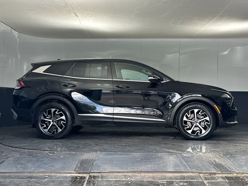 Used 2024 Kia Sportage EX image 2