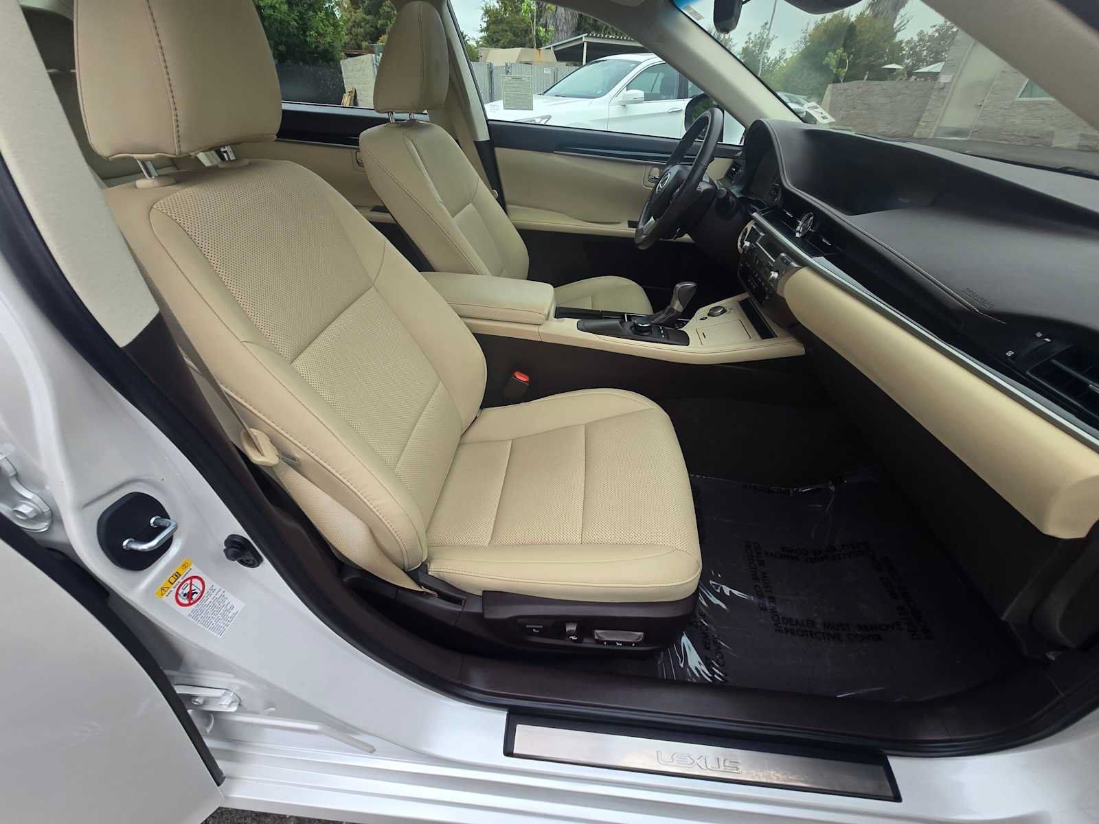 Used 2017 Lexus ES 350 w/ Accessory Package FWD image 10