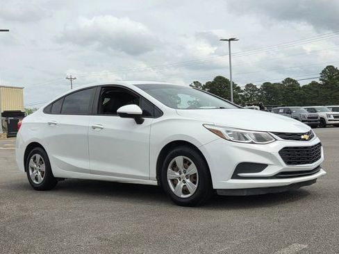 Used 2017 Chevrolet Cruze LS image 4