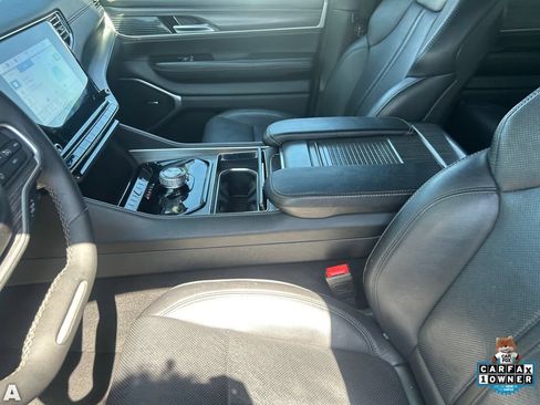 Used 2024 Jeep Wagoneer Series II w/ Flexible Seating Group RWD image 19