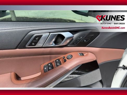 Used 2022 BMW X5 M50i image 6