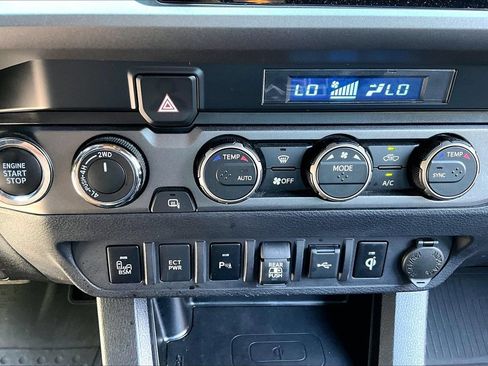 Used 2022 Toyota Tacoma TRD Off-Road w/ Technology Package AWD/4WD image 24
