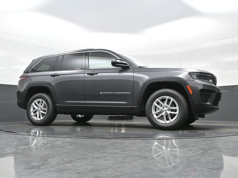 New 2026 Jeep Grand Cherokee Laredo AWD/4WD image 16