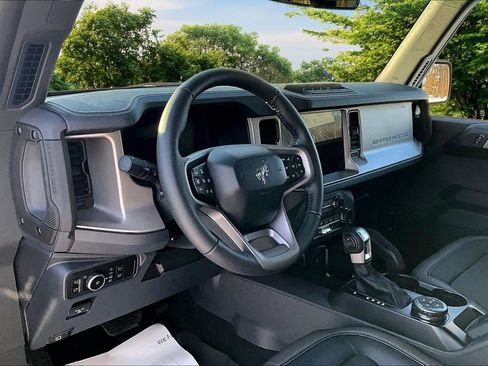 New 2025 Ford Bronco Outer Banks w/ Sasquatch Package image 6