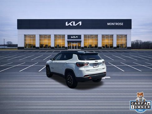 Used 2025 Jeep Compass Trailhawk AWD/4WD image 8