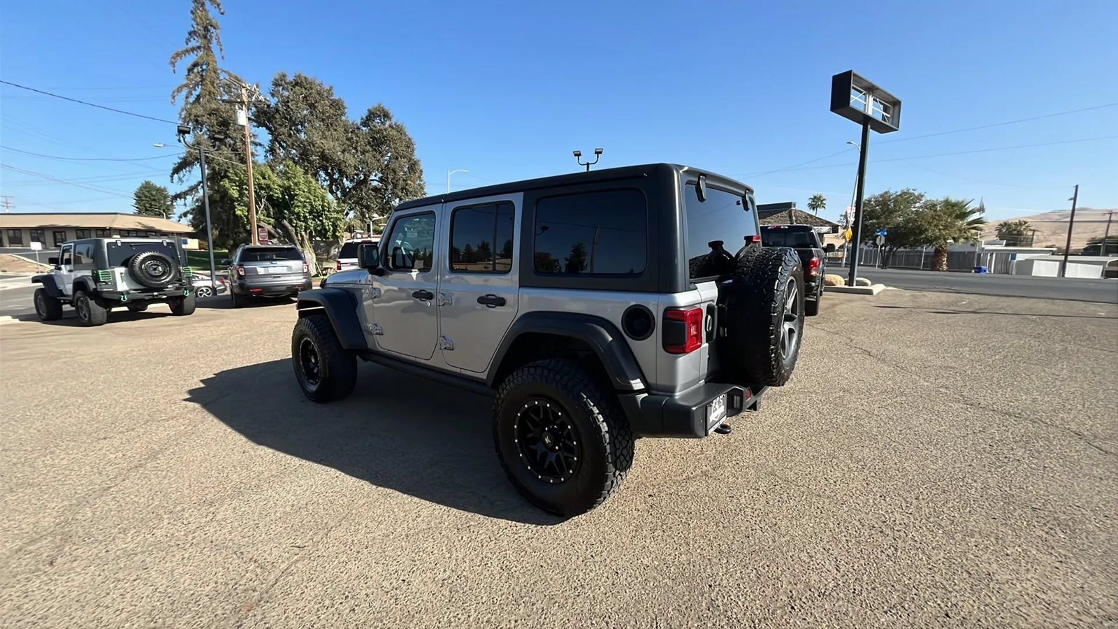 Used 2018 Jeep Wrangler Unlimited Sport S AWD/4WD image 4