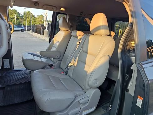 Used 2017 Toyota Sienna XLE Premium FWD image 11