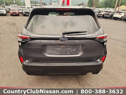 Used 2025 Subaru Forester Premium AWD/4WD image 7