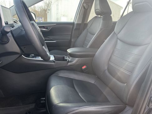 Used 2023 Toyota RAV4 XLE Premium image 12